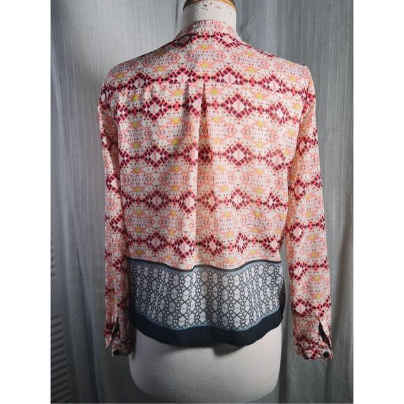 HD in Paris | Women’s | Blouses | Petite 6 | Abstract Patterned Button-Down Blou - Picture 4 of 5